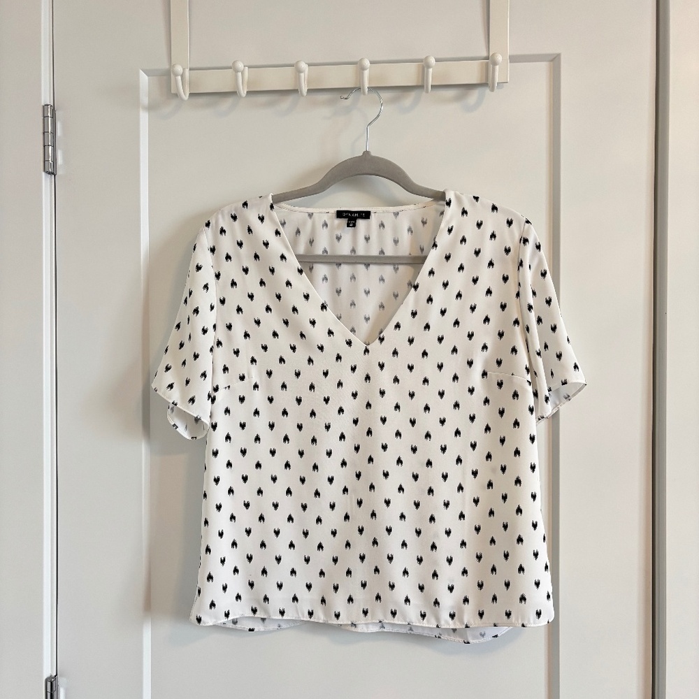 Dynamite Short Sleeve Cream Blouse with Chevron Heart Pattern XS